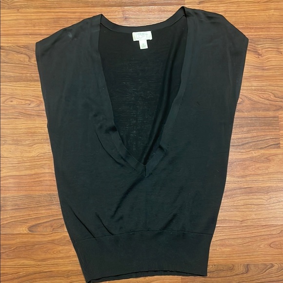 Ann Taylor Loft Sleeveless Black V-Neck Sleeveless Top/Vest size‎ XS - Picture 1 of 4